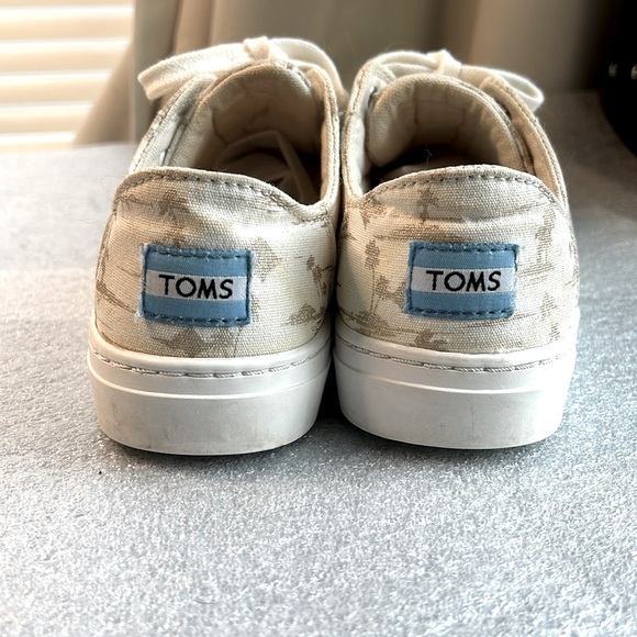 TOMS 7.5 Sneaker - Picture 2 of 9
